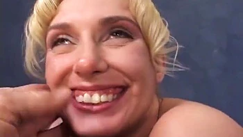 Amateur Milf Takes Cock With Malorie Knoxxx