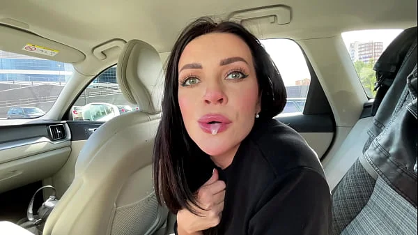 Passers-by do not allow a normal blowjob in the car