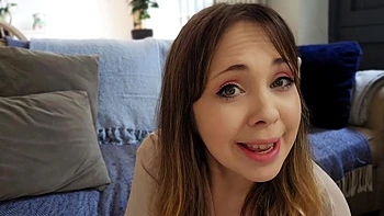 Hot amateur brunette masturbates