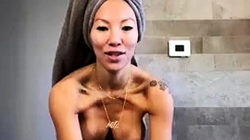 Amateur Asian babe solo masturbation