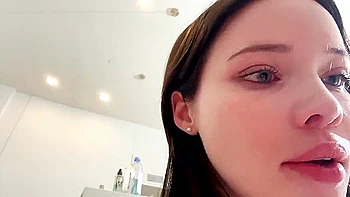 Sexy British Pawg Worships Huge Black Soul Pole