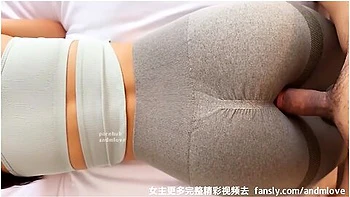 抖音网红小骚逼从健身房出来就上门服务了最后骚逼被射满了精液中国国产微剧情