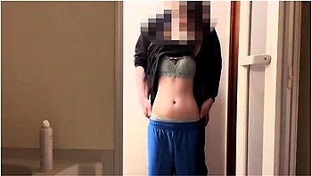 ハスケの部活帰りの18歳jk汗臭いまま洗面台の前て生ハメ中出し髪の毛をひっはられなからハック挿入さっきまて練習してたのにsmおもちゃて全身拘束結局またトロッと生中出し