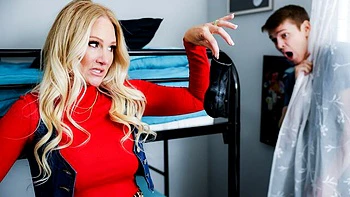 MILF with silicone tits Alexis Malone is jumping on a large penis