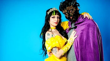 Big-bottomed hottie Kitty Cam rammed in the doggy style pose