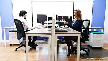 Toilet 3some fuck with a gorgeous white girlfriend Annie King