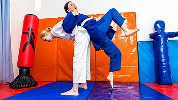 Sweet lesbians Katy Zachry and Elloise Arti love pussy-licking