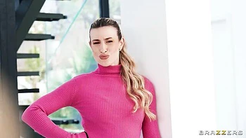 Stunning sideways pose fuck with Kesha Ortega and Gatita Veve