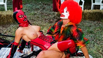 Masked chick Miss Nikky is enjoying outdoor hardcore anal penetration