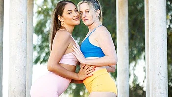 Perfect girlfriends Gizelle Blanco and Charlie Forde love pussy-licking