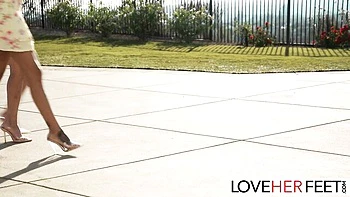 Fetish dirt with witching Giselle Amore and Penelope Woods from Love Her Feet