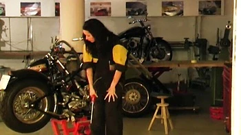 Femme fatale Domi's kink scene