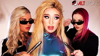 Watch angelic Lady Lazarus and Darcy Diamond's video