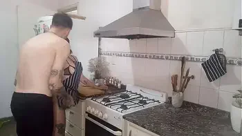 Pareja amateur cogiendo en la cocina Meg Vicious x Neptune