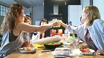 5 Sexy Babes Ride Sybian and Finger each other - Ersties