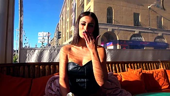 Giulia, 36, did not intend to stop there... - Jacquie et Michel TV