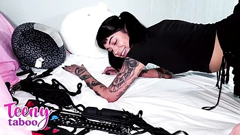 Lascivious Aurora Anarchy at pierced clit sex