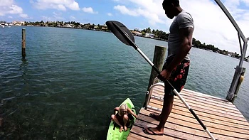 Close up fuck girl in big cock