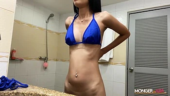 Amateur Thai Teen 18+ Rides Big Dick