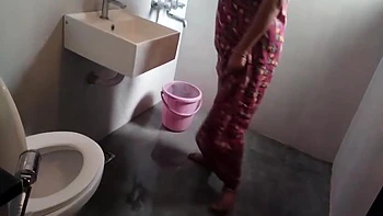 Chubby Aunty Hot Bathing