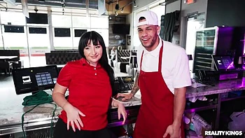 Aleksa Mink - Big Brat Pizza Shop (7125)