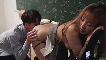 Luring girl's kissing movie