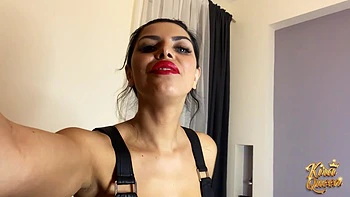 Kira Queen Rubs Her Clit To A Gushing Orgasmic Finish!