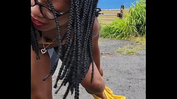 Slurping pee while sucking cock as people walk by us on high way