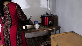 Desi Aunty Anal Fuck in Kitchen - Bangladeshi Step Mom Doggy Style HD