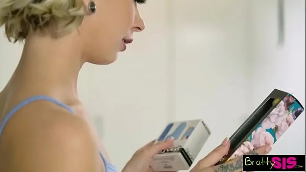 Stepsis Says My stepdad got me a vibrator as a house warming gift! S21:E11