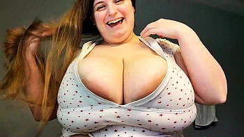 Amateur webcam girl masturbate big dildo