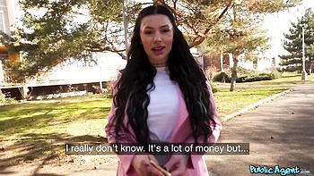 Busenreiche Brünette Nala reitet dicken Schwanz im Cowgirl-Stil