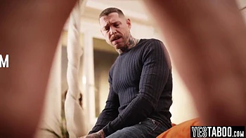 Madrastra rusa enfadada Kitana Lure castiga a su novio infiel