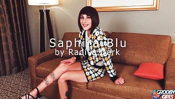 Grooby Girls : petite trans avec grosse bite et branlette hardcore