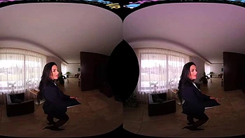 Shalina Devine fickt und bläst als Cowgirl in VR