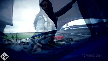 Stud Helps A MILF In Need And Gets Rewarded With A Shag