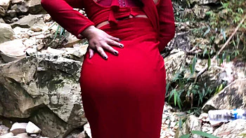 Follar en la jungla nepalí: tetas grandes y culo gordo a cuatro