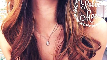 Азиатская тинейджерша-любительница сосёт член сама