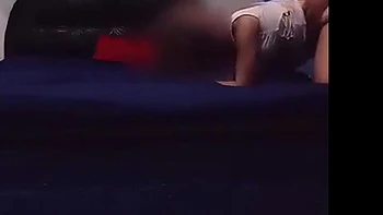 Blonde in Stiefeln wird im Motel gefickt