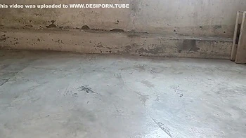 Ältere Stiefschwester fickt mit jüngerem Stiefbruder hart und spritzt ab