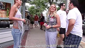 Festa de fantasia diurna: lésbicas milf, anal e sexo em grupo