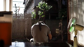 Стройная азиатка трахается