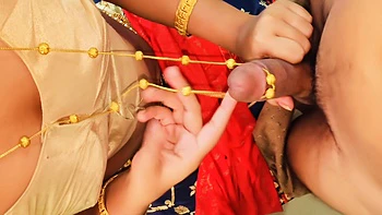 Meia-irmã desi da vila fodida com buceta apertada