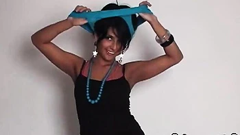 Странная шлюха с пирсингом жёстко трахается