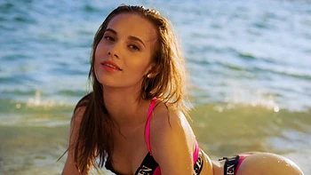Skinny Jessica Portman fucked hard by Alberto in pool