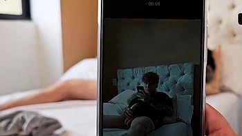 Ma demi-sœur et moi partageons une énorme bite