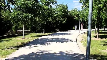 Hermanatrastra caliente follada en público con un gran polla