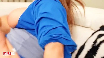 Dicke brünette Milf Natasha wird hart gefickt