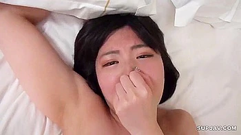 Amadora asiática fodendo com creampie escorrendo