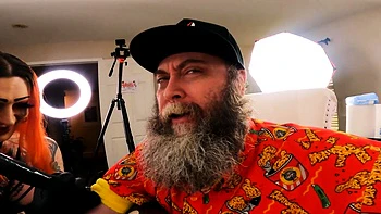 Sarina y Robin gangbang duro con mamada y strap-on